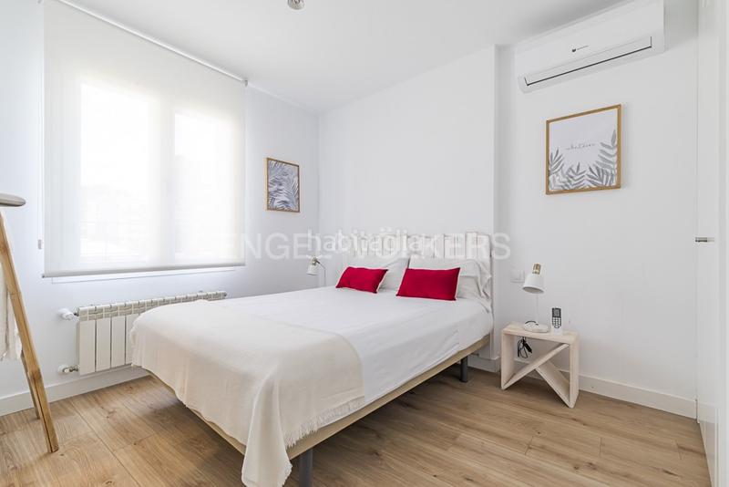 Foto 6341e32a-01c4-438c-b004-4e9c4761e8e0. Alquiler apartamento luminoso ático de un dormitorio en calle limonero en alquiler en Madrid
