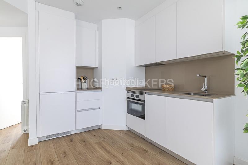 Foto 79353c6d-d309-40cb-833c-4884f298a0cd. Alquiler apartamento luminoso ático de un dormitorio en calle limonero en alquiler en Madrid