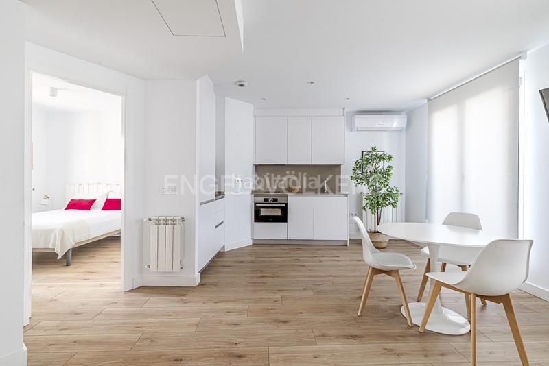 Foto a43287c3-47aa-4fc1-8436-8da439f4294e. Alquiler apartamento luminoso ático de un dormitorio en calle limonero en alquiler en Madrid