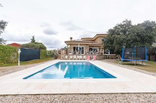 Casa  Calle río jarama. Exclusivo chalet independiente en valdemorillo