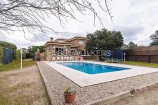 Casa  Calle río jarama. Maravilloso chalet en valdemorillo