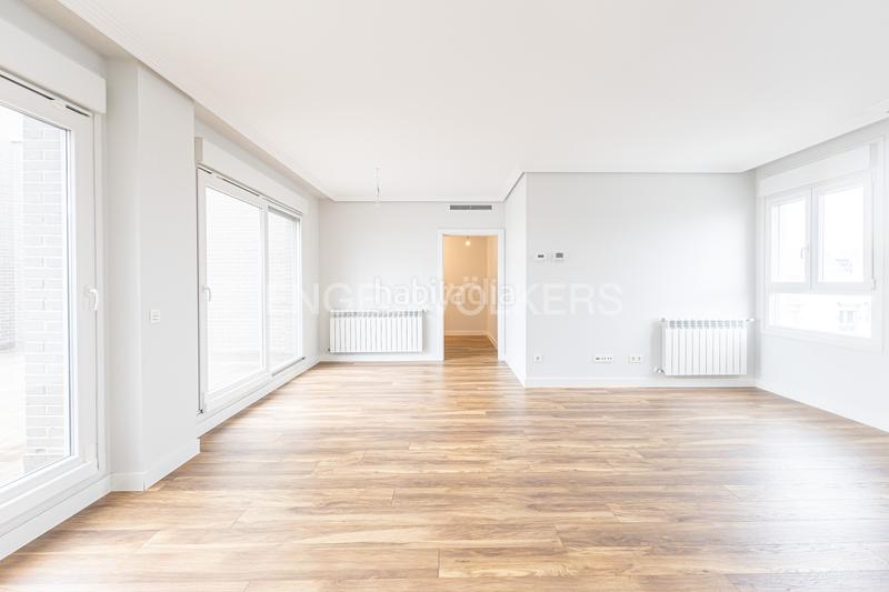 Foto 08d26e81-3964-41a1-835e-77c7381eefb1. Attico con riscaldamento parcheggio piscina in Tempranales San Sebastián de los Reyes