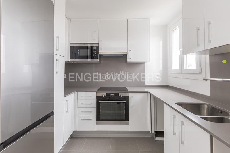 Foto 11b39a47-dc62-4e9d-a584-c582f04af413. Attico con riscaldamento parcheggio piscina in Tempranales San Sebastián de los Reyes