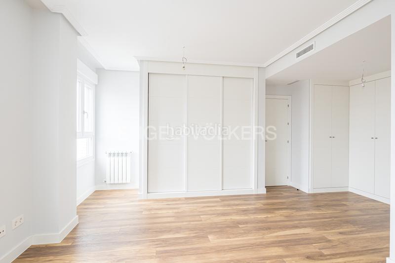 Foto 2f6eed7e-3902-4b8d-b770-692443a4200d. Attico con riscaldamento parcheggio piscina in Tempranales San Sebastián de los Reyes