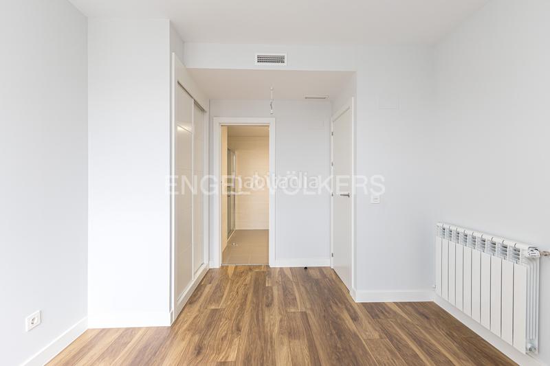 Foto 57cdc778-b4cc-4795-a2e2-13a814b35cb3. Attico con riscaldamento parcheggio piscina in Tempranales San Sebastián de los Reyes