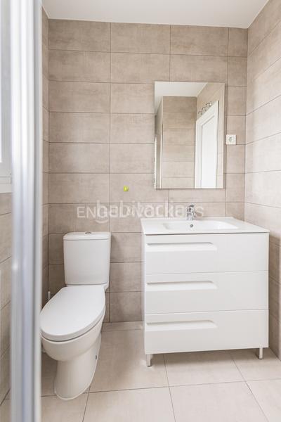 Foto 5d66949a-5313-4c3e-8710-72cc14a8ecee. Attico con riscaldamento parcheggio piscina in Tempranales San Sebastián de los Reyes