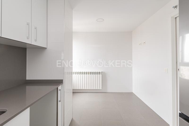 Foto 60cef6f9-092a-400e-a8f2-ef744ab1be3b. Attico con riscaldamento parcheggio piscina in Tempranales San Sebastián de los Reyes