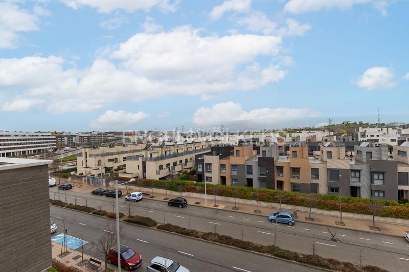 Foto 87a69296-70aa-4079-b638-841823fd00d9. Attico con riscaldamento parcheggio piscina in Tempranales San Sebastián de los Reyes