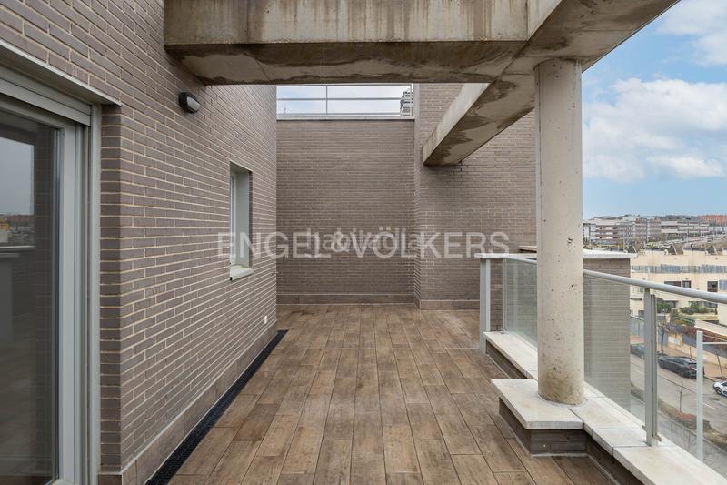 Foto a8e23e8b-65af-4df5-9252-aef13ddd0d1c. Attico con riscaldamento parcheggio piscina in Tempranales San Sebastián de los Reyes