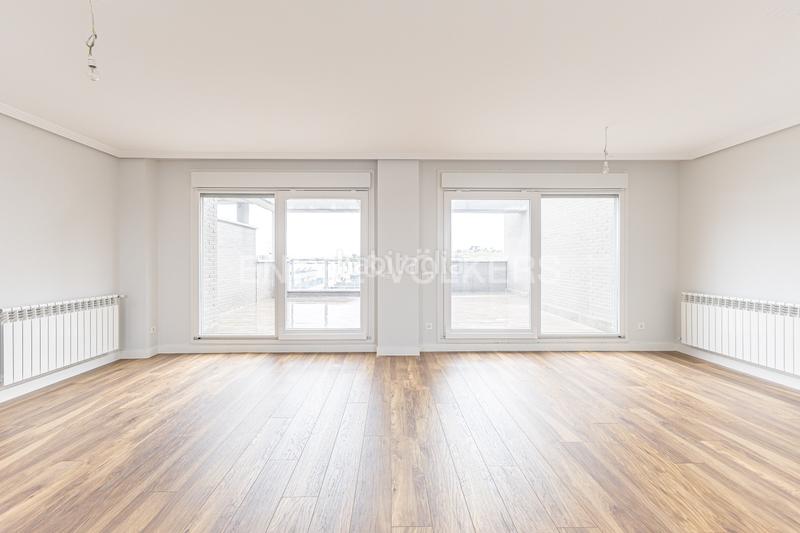 Foto fe8b4abd-6c1b-4c62-814e-75784111b3e2. Attico con riscaldamento parcheggio piscina in Tempranales San Sebastián de los Reyes