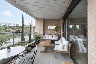 Appartement  Luis martínez feduchi. Luminoso piso con terraza en el encinar de los reyes