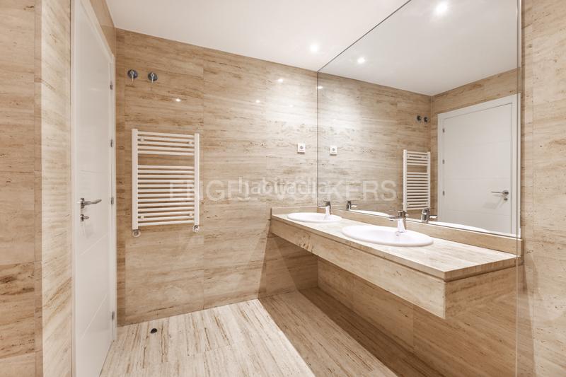 Foto d90510a3-0c84-4dff-9a39-a5afd03a0395. Piccolo appartamento con riscaldamento parcheggio piscina in La Moraleja