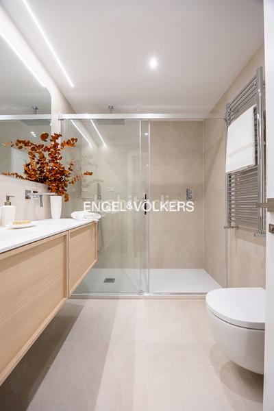 Foto 0241537e-fa8e-40a8-ac69-d10f2a31ba41. Apartamento luminoso piso reformado con garaje en Recoletos en Madrid
