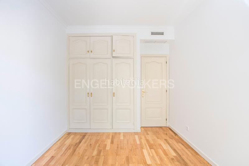 Foto e9c04e06-72d6-47e4-9f17-ec2631381072. Lloguer apartament amb calefacció aparcament a Imperial Madrid