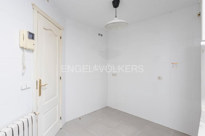 Foto 135862cb-a33b-4ff5-867f-219b90838ff1. Location appartement avec chauffage parking dans Imperial Madrid