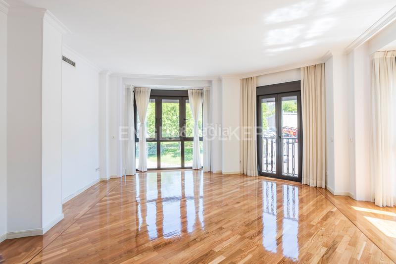 Foto 53ff29cc-152a-42ce-8a52-09ed6fe16f71. Location appartement avec chauffage parking dans Imperial Madrid