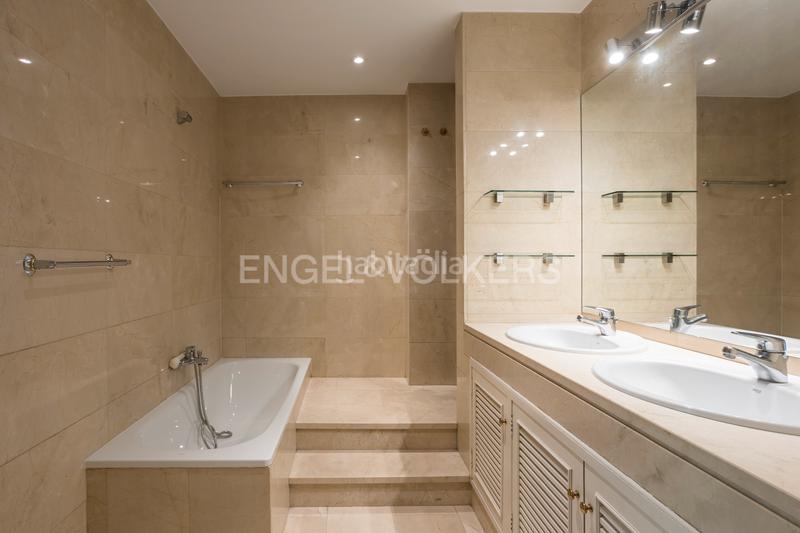 Foto f2444253-ab63-4758-9167-08411d220bab. Rent apartment with heating parking in Imperial Madrid