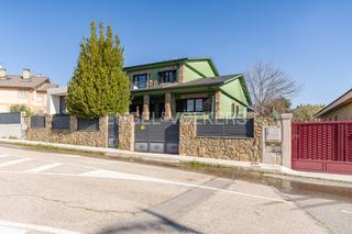 Maison à Guadarrama. Exclusivo chalet en guadarrama