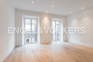 Location Appartement  Calle de la farmacia. Piso reformado exterior, en justicia de 3 dormitorios