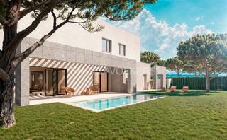 Casa adossada a Casco Antiguo. Espectacular pareado de construcción moderna con piscina de dise