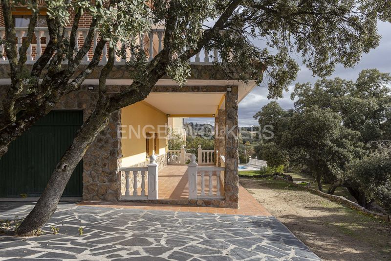 Foto 8266a6f9-dcee-4d5b-bbeb-f97776b93817. Casa amb calefacció aparcament piscina a Cerro Alarcón Valdemorillo