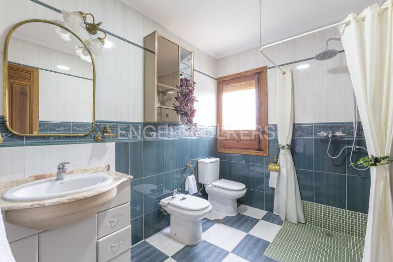 Foto f5dbec15-461d-48e8-8fb6-fd98fa91acb2. Casa amb calefacció aparcament piscina a Cerro Alarcón Valdemorillo