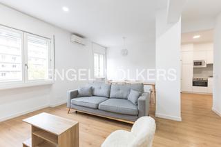 Lloguer Apartament  Cuesta de las descargas. Luminoso y acogedor piso de tres dormitorios y dos baños, ubicad