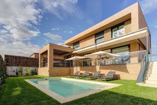 Casa a El Cantizal. Lujo inteligente, diseño impecable y confort en cada detalle.