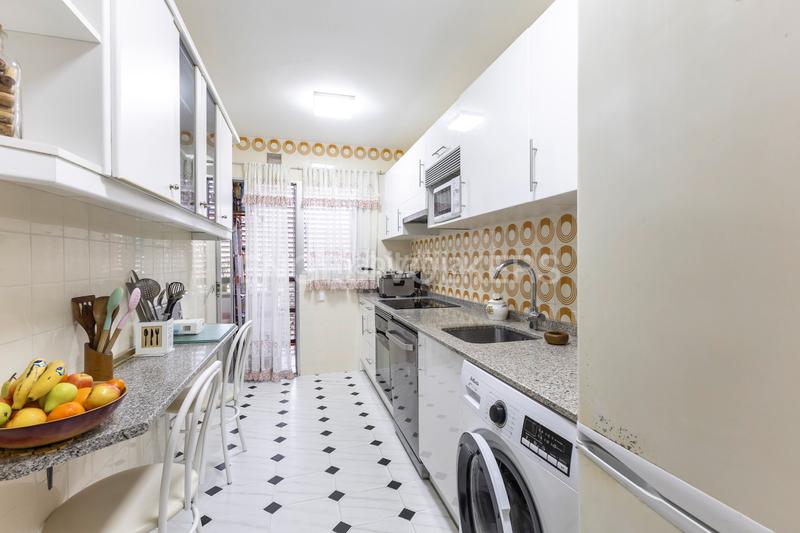 Foto f9c88e8a-9cfb-4cc1-a14f-a9b692e237e5. Apartamento piso de 4 habitaciones en una ubicación ideal en San Sebastián de los Reyes