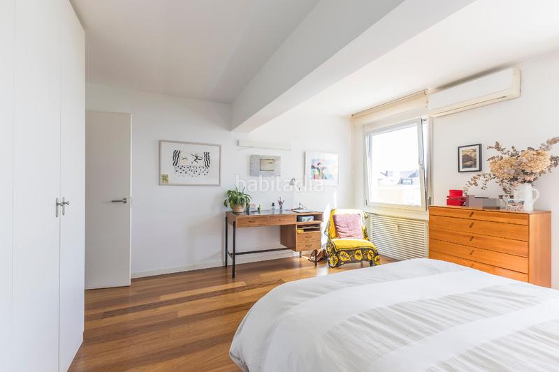 Foto 22c8f0fe-3fb5-48e3-91ed-aad99213aee5. Ático  único con terraza de 50m2 con vistas despejadas en Trafalgar en Madrid