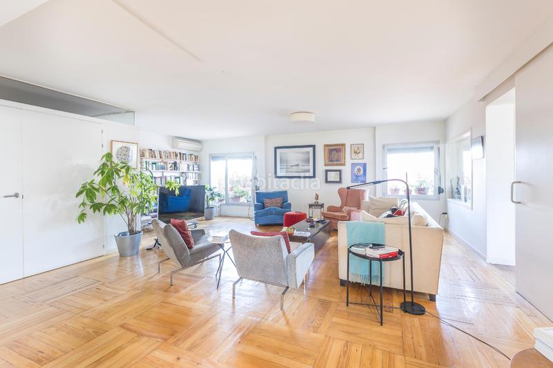 Foto 397355e1-6559-4cbd-ac20-03bc81816e0e. Ático  único con terraza de 50m2 con vistas despejadas en Trafalgar en Madrid