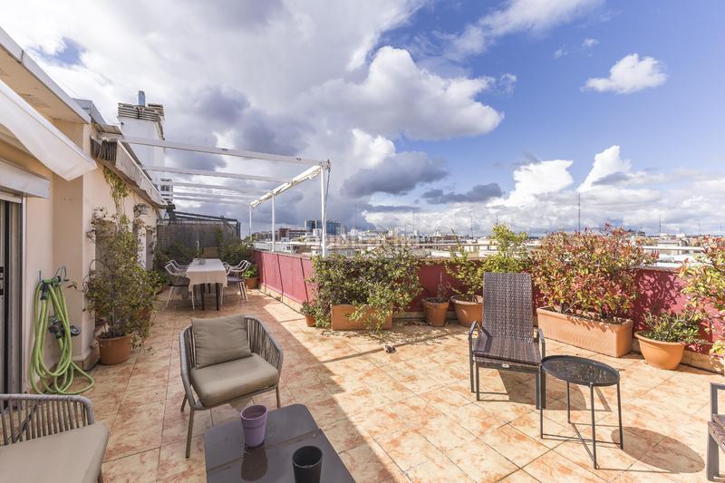 Foto 468e9fdc-b38e-4fc2-9db8-acbe287052e8. Ático  único con terraza de 50m2 con vistas despejadas en Trafalgar en Madrid