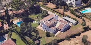 Casa a Somosaguas. Gran parcela segregada en dos, con chalet a reformar en somosagu