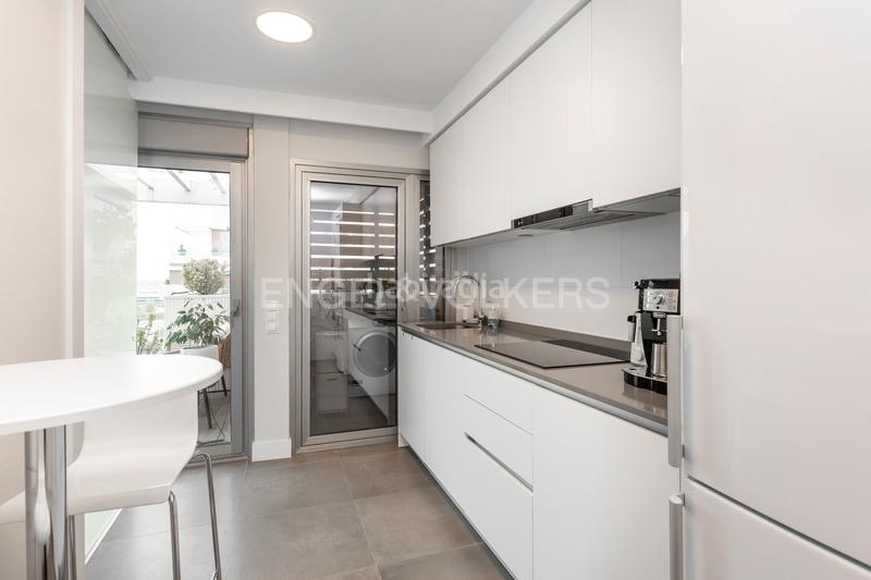 Foto b8e19c04-82a0-4c53-b93b-88556d4b9991. Apartamento lujoso piso con dos terrazas en valdebebas en Madrid