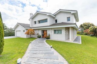 Casa en Valdecabañas. Exclusiva  vivienda de diseño en boadilla del monte