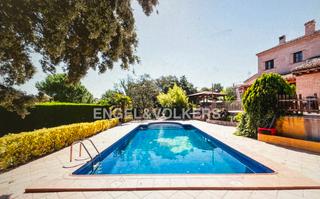 Casa  Calle perales. Espectacular chalet independiente en el bosque
