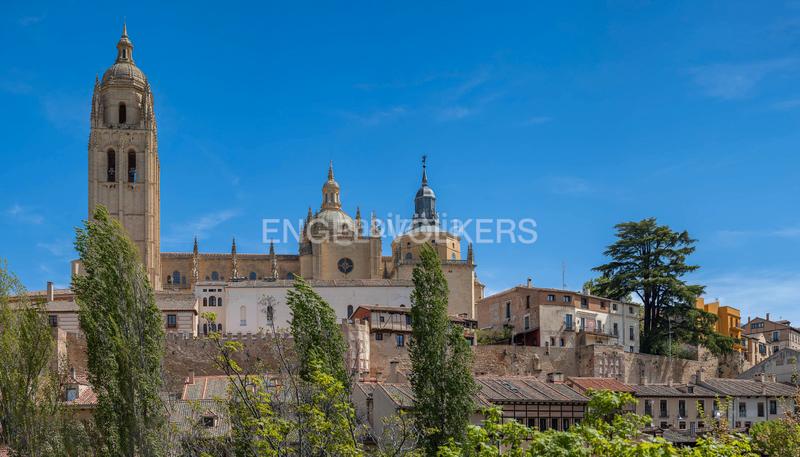 Foto 0b57a70a-5d52-4b8f-a574-cbc4e0e2ffd6. Apartamento palacete en el centro del siglo xiv con todo el confort en Segovia