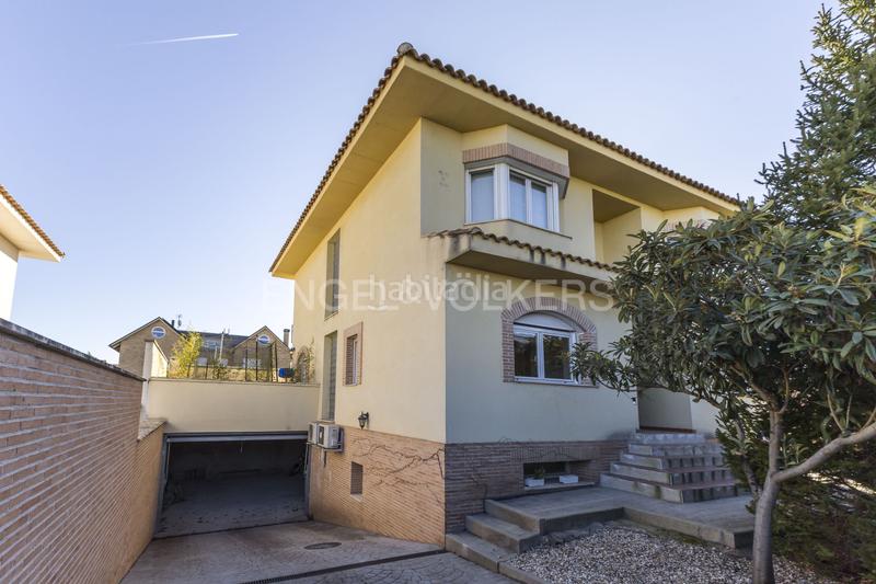 Foto 3244014a-7fa4-4373-9f0b-74bbb4d4dc48. Casa exclusivo chalet con piscina cerca del aeropuerto en Madrid