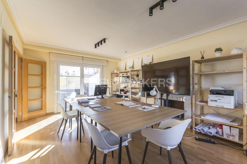 Foto 4d9e3c79-ebd4-4102-bd52-1e709e641b6e. Casa exclusivo chalet con piscina cerca del aeropuerto en Madrid