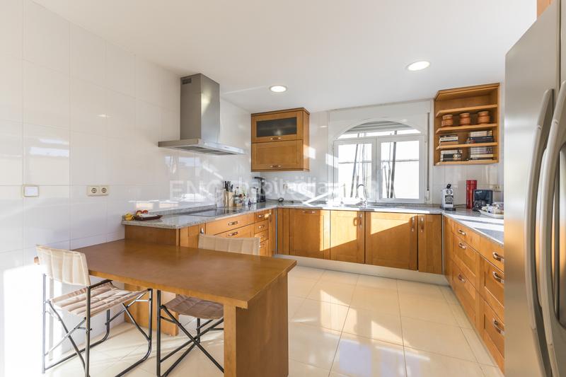 Foto 5676a524-d7ab-49d2-a0f6-1dcf894b44a2. Casa exclusivo chalet con piscina cerca del aeropuerto en Madrid