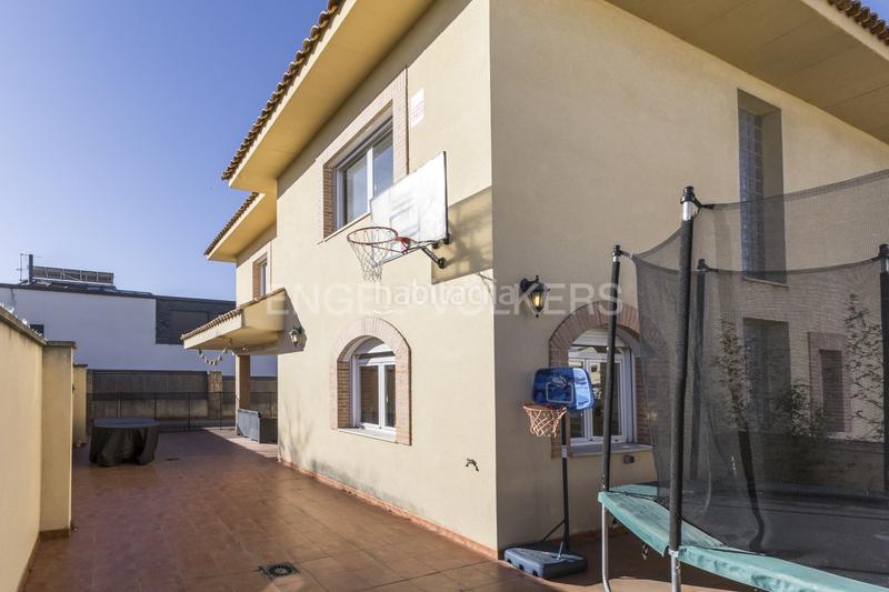 Foto b04fb370-0b5f-4998-bd9d-272f17d6eb1d. Casa exclusivo chalet con piscina cerca del aeropuerto en Madrid