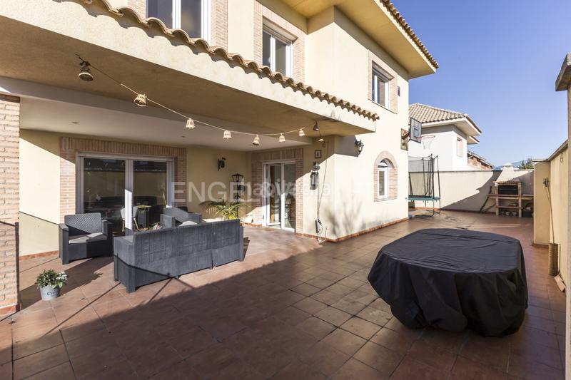 Foto bc3fd314-bb7c-416a-a4cb-e71443259cfd. Casa exclusivo chalet con piscina cerca del aeropuerto en Madrid