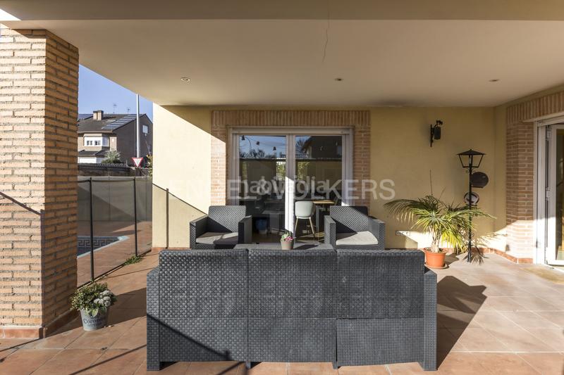 Foto ef4c5f48-5bc7-4b2b-b86e-43b3d819fd20. Casa exclusivo chalet con piscina cerca del aeropuerto en Madrid