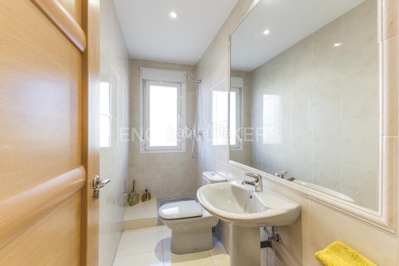 Foto ef899ba2-df9f-4d46-b941-f57256d50d34. Casa exclusivo chalet con piscina cerca del aeropuerto en Madrid