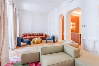 Appartement à Embajadores-Lavapiés. Señorial propiedad con reforma top y 3 balcones en el centro his