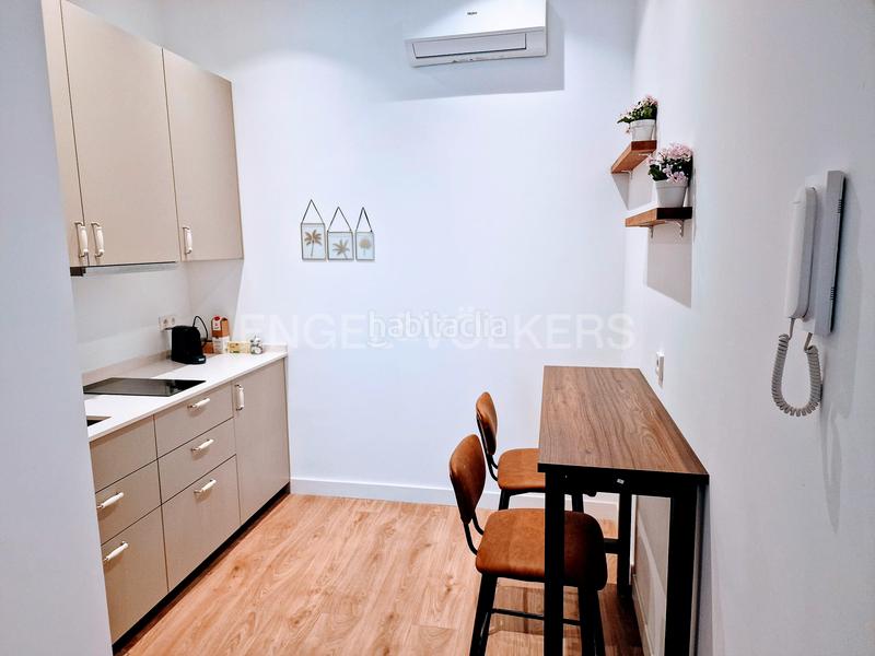 Foto e7bd257f-997b-44f0-9ec9-3952d165915e. Alquiler estudio  con balcón en malasaña en alquiler en Madrid