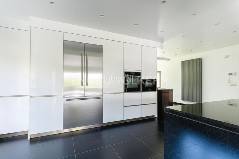 Foto 52254617-f8d2-4084-b53c-2329190d1540. Maison avec chauffage parking piscine dans Somosaguas Pozuelo de Alarcón