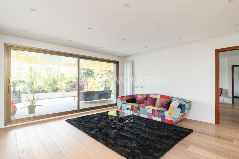 Foto 6ab2f973-b33d-4e2e-8aed-95f54629e3d5. Maison avec chauffage parking piscine dans Somosaguas Pozuelo de Alarcón