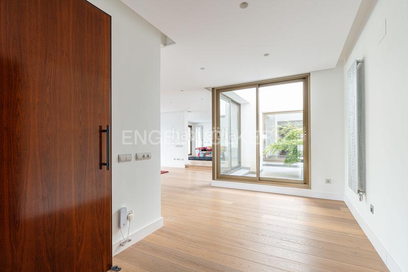 Foto aff0ba3c-bebf-450d-a8fb-e342764c2378. Maison avec chauffage parking piscine dans Somosaguas Pozuelo de Alarcón