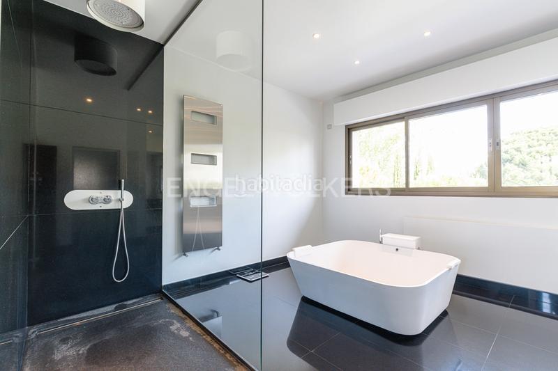 Foto b87452fa-d466-4c3b-b5ca-388845eb2e03. Maison avec chauffage parking piscine dans Somosaguas Pozuelo de Alarcón